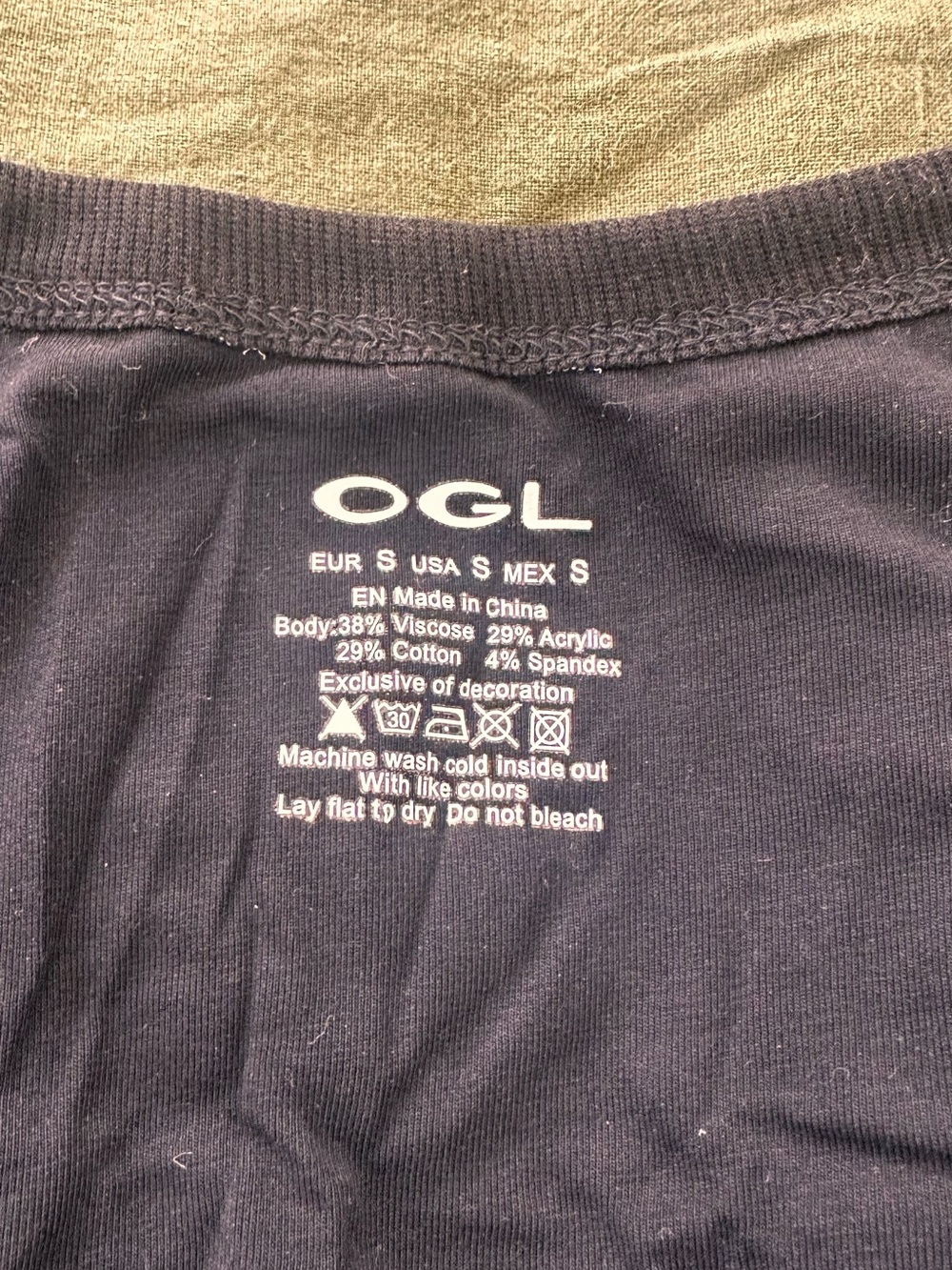 OGL Black Ribbed V-Neck Tank - Picture 2 of 2